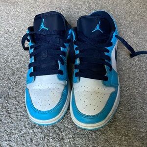 Boys Nike jordan 1’s low sky blue and dark blue shoes